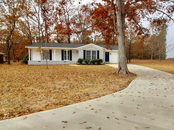 2 Woodland Dr, Centre, AL 35960