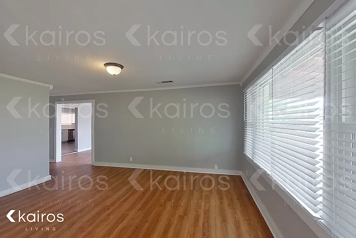 4417 Brown Ave — Photo 2