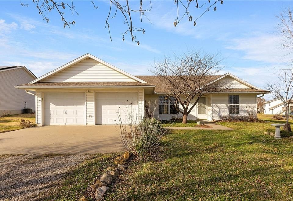 1st image of 124 NW 171st Rd