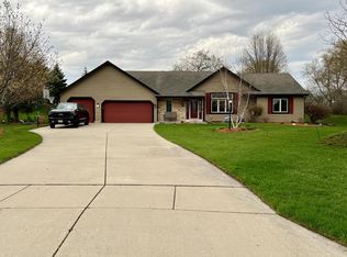 9542 S Fairway Cir, Franklin, WI 53132