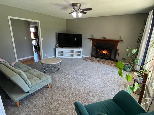 2702 Rolling Acres Dr, Champaign, IL 61822