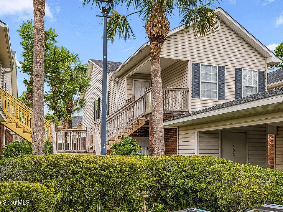 206 Red Bud Ct