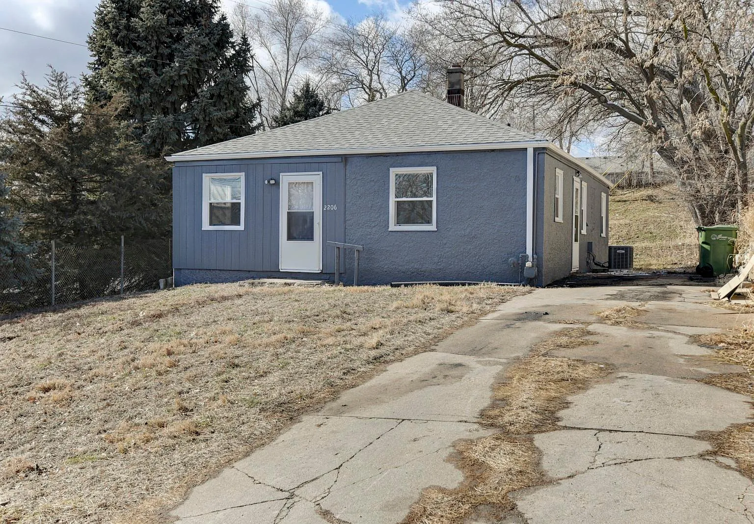2206 Crawford St — Photo 2
