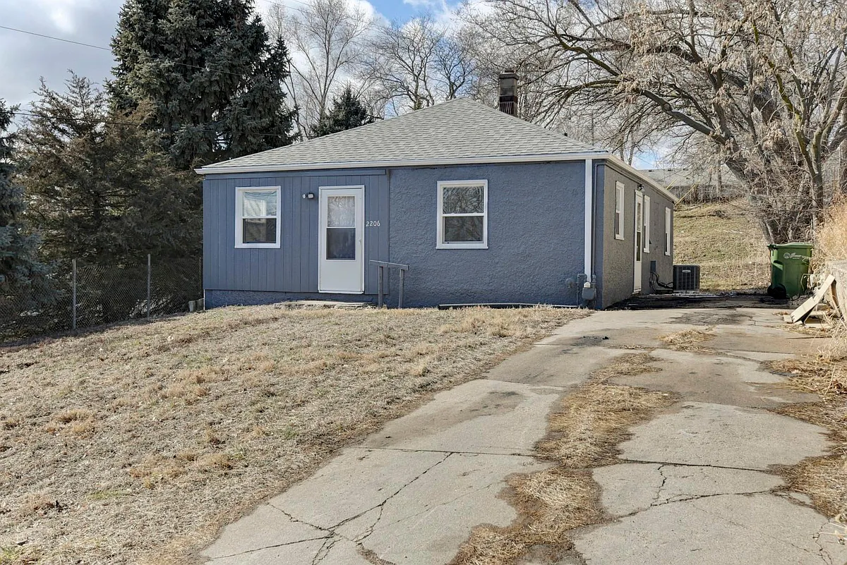 Building Photo - 2206 Crawford St