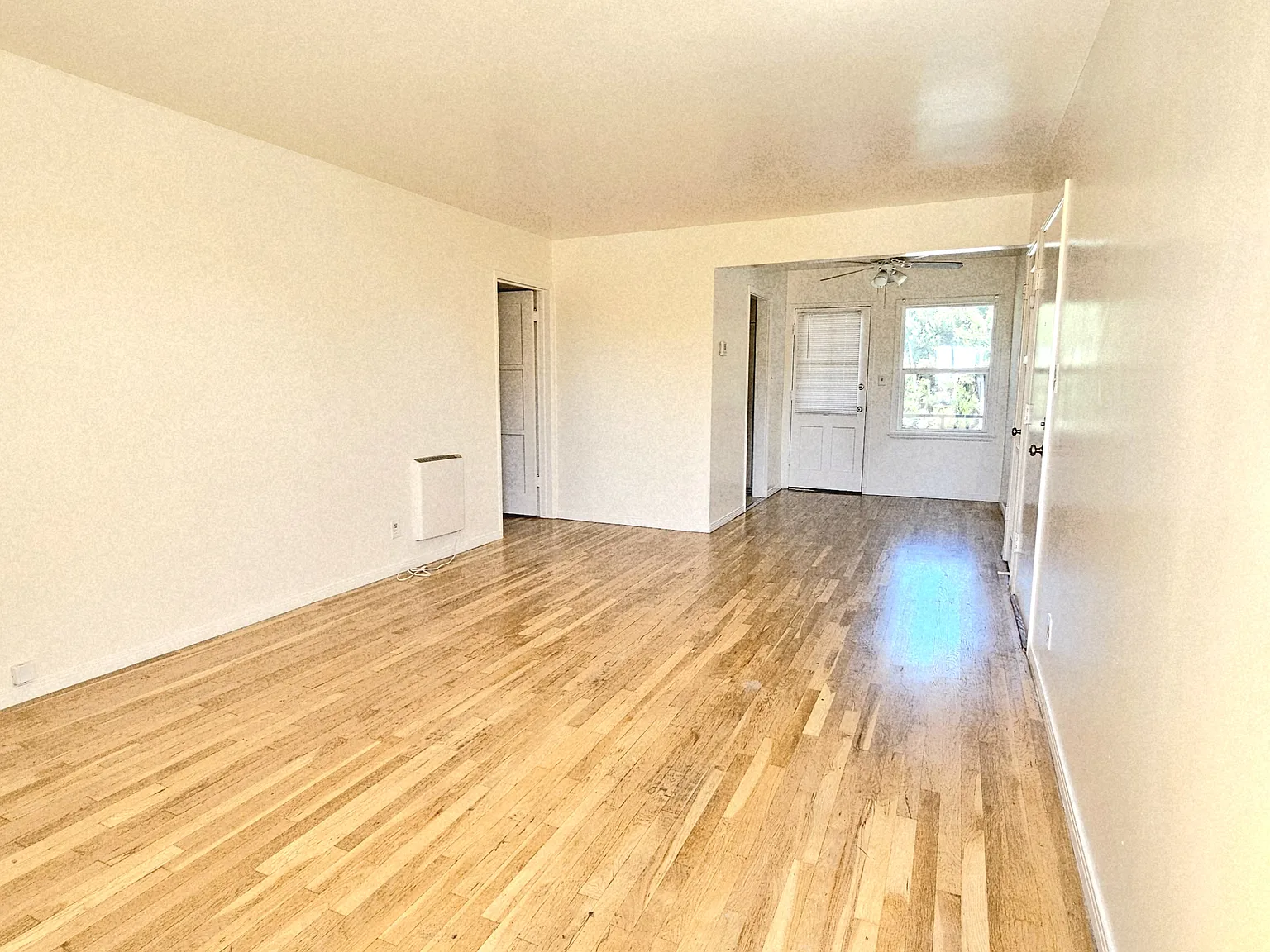 823 W Huntington Dr — Photo 4