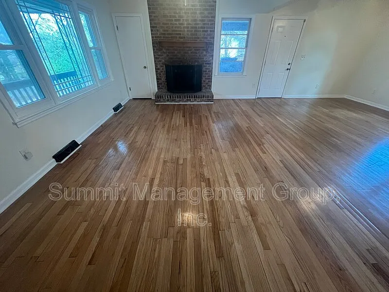 3 bed, 1.0 bath, $1,525 — Photo 3