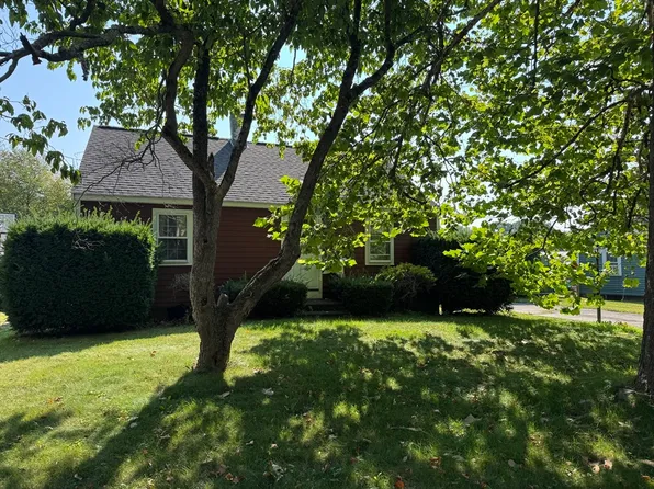 122 Holden St, Worcester, MA 01606