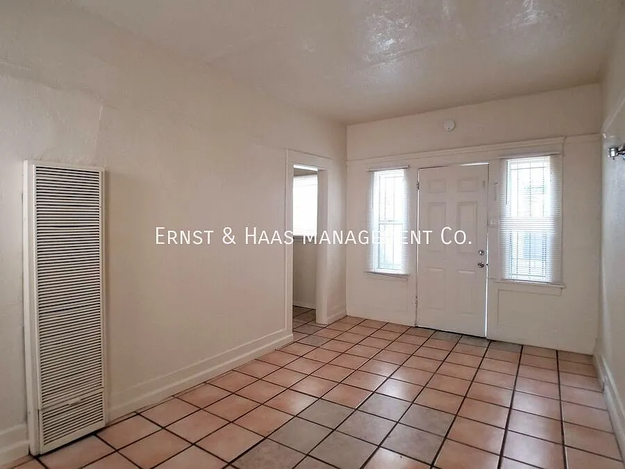 Charming Apartment in the Heart of Long Beach! — Photo 4