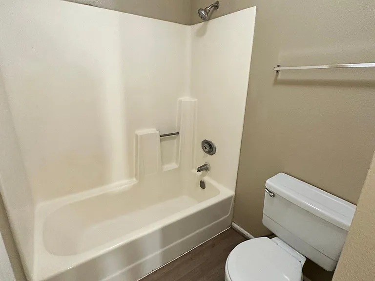 5830 N 48th Dr — Photo 17