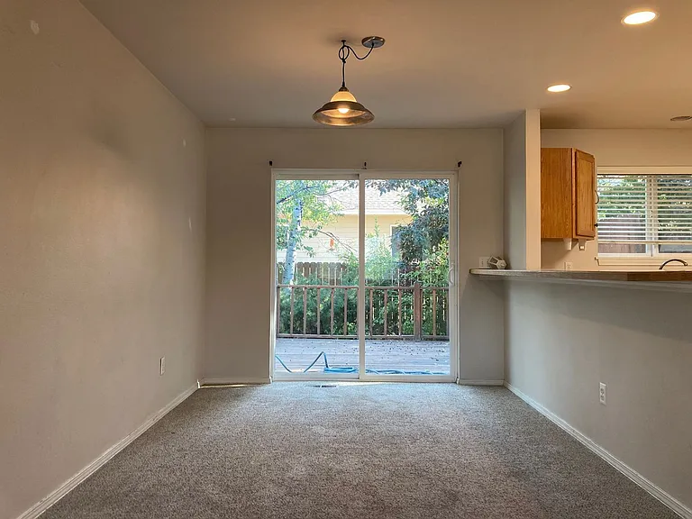 2512 Daisy Dr — Photo 3