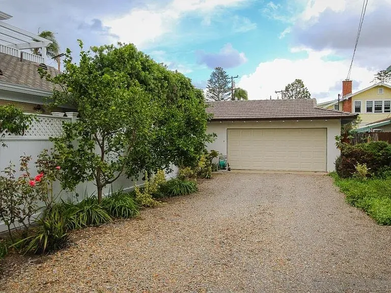 1045 Adella Ave — Photo 22