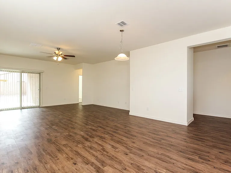 4116 S 81st Dr — Photo 2