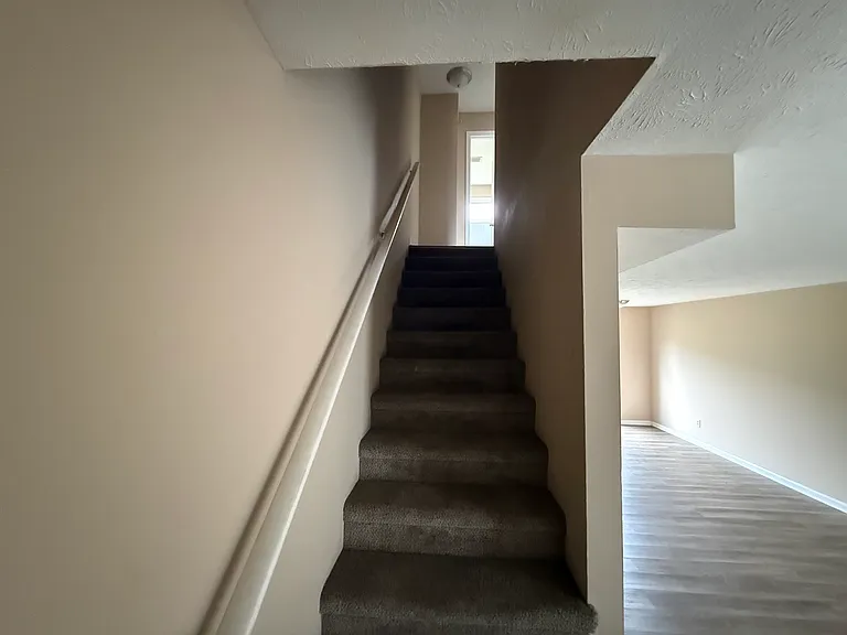 102 Hager Dr #H — Photo 1