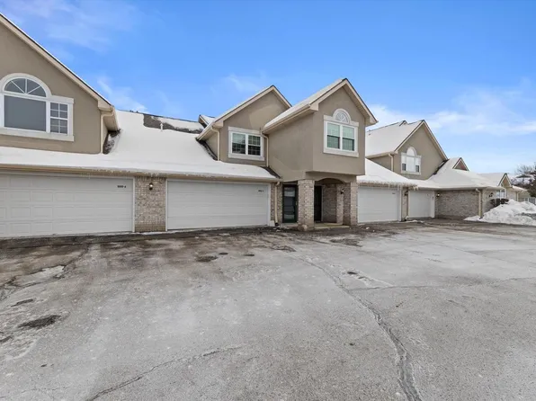 9056 West Elm COURT #B, Franklin, WI 53132
