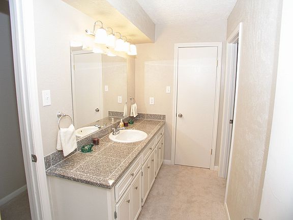 Even the upstairs bath has granite!