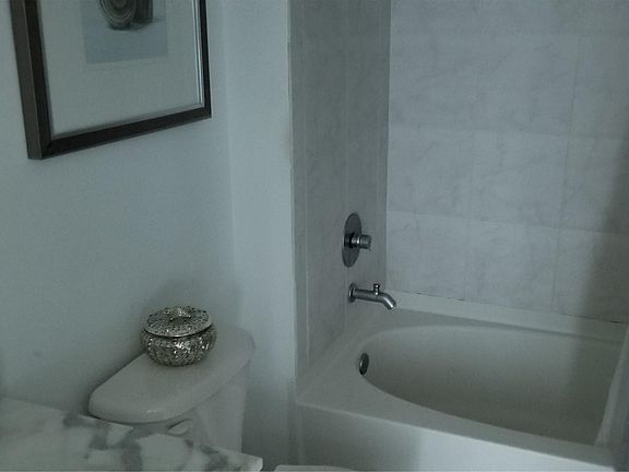 5th image of 951 Brickell Ave APT 2402
