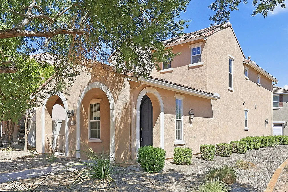 3 bed, 2.5 bath, 1609 sqft, $2,035 — Photo 4