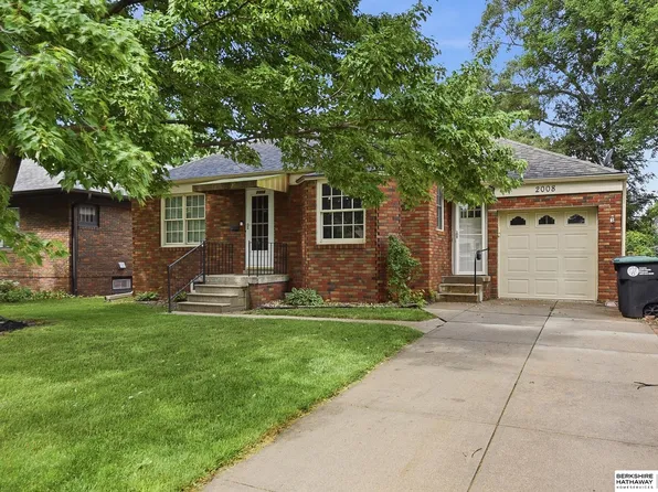 2008 N 49th St, Omaha, NE 68104