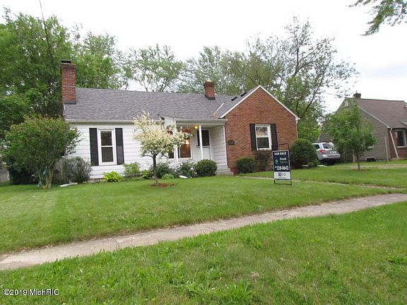 4th image of 208 E Van Hoesen Blvd