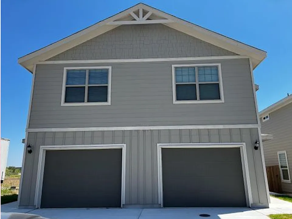 10330 Lynwood Vlg #101