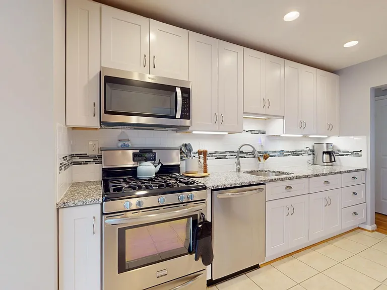 3502 Stark St — Photo 11