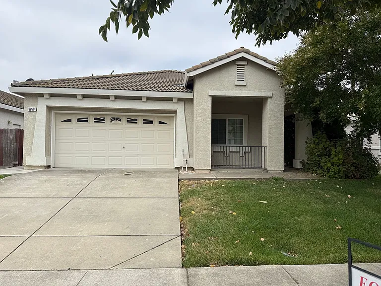 3260 Poppy St — Photo 1