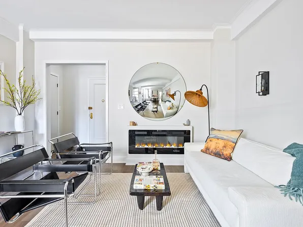 124 W 93rd St APT 2D, New York, NY 10025