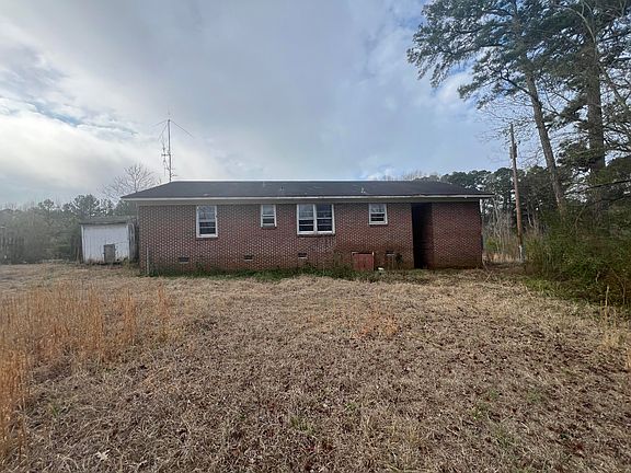 3rd image of 1981 Great Falls Rd
