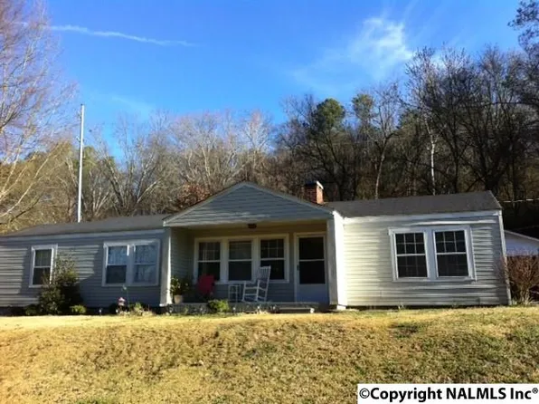 1700 Henry St, Guntersville, AL 35976