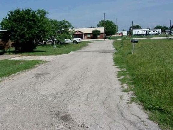Exterior Neighborhood (street photo)