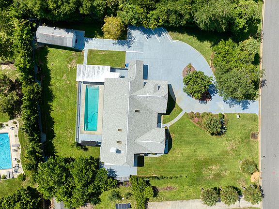 4th image of 4001 Cree Dr