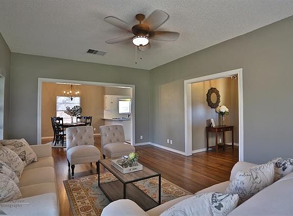 3rd image of 2202 Edgemont Dr