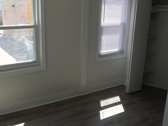 5th image of 5327 W Sunnyside Ave #1