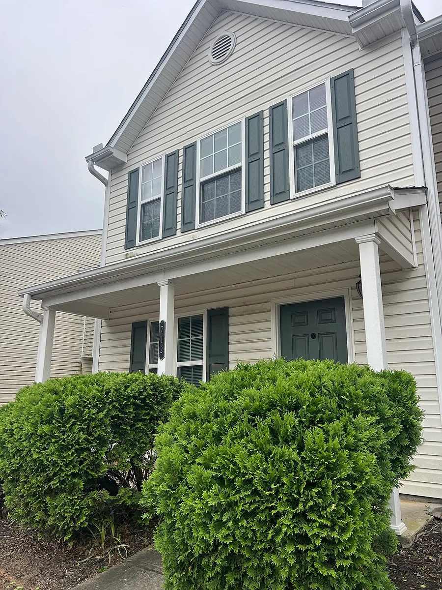 Building Photo - 712 Crestwell Cir SW