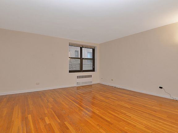 5th image of 84-01 Main St #315