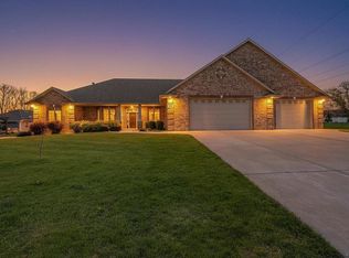 334 Whispering Creek Ct, Green Bay, WI 54303