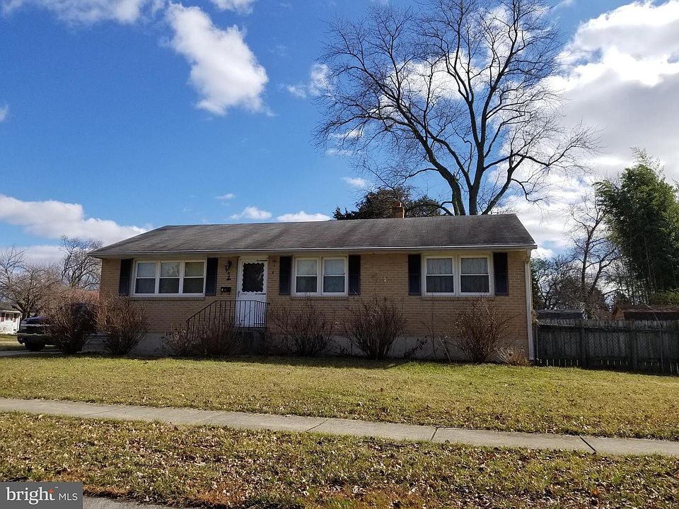 1st image of 1 Maywood Dr