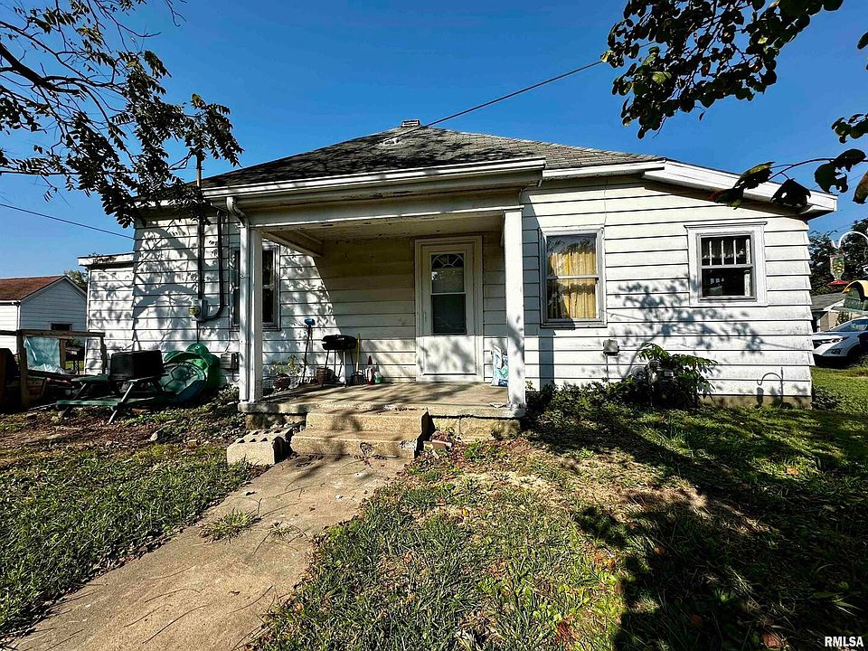 1st image of 820 Dewey St