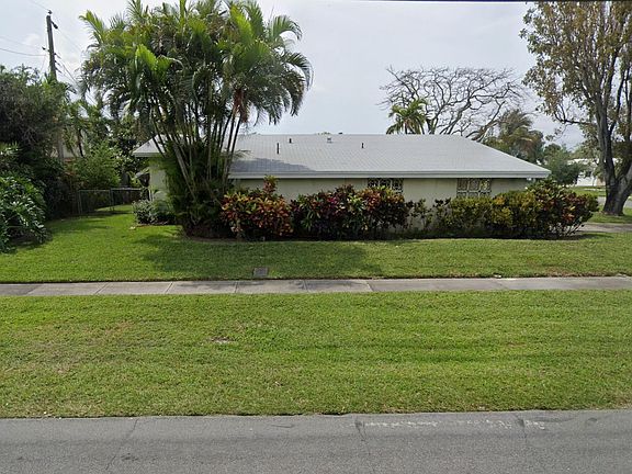 5th image of 712 NE 23rd Terrace