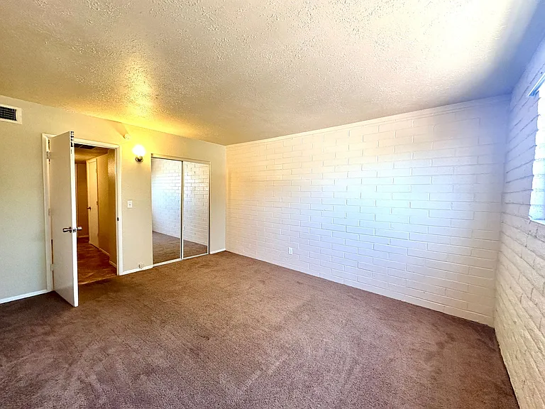 Desert Atrium - Studios, 1 Bedrooms and 2 Bedrooms in Great Location! Community Pool! — Photo 10