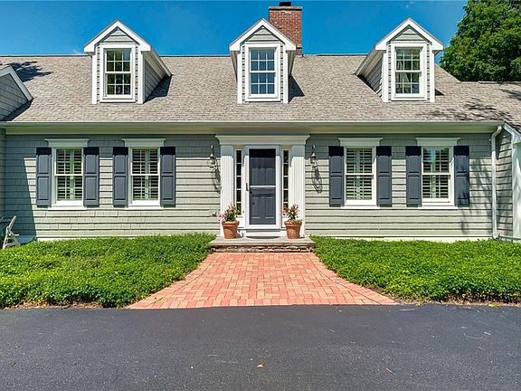 3rd image of 6977 Colonial Dr