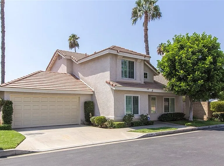 418 E Rockaway Dr — Photo 1