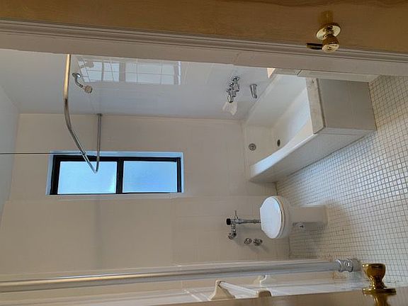 5th image of 100 E 18th St APT 4A