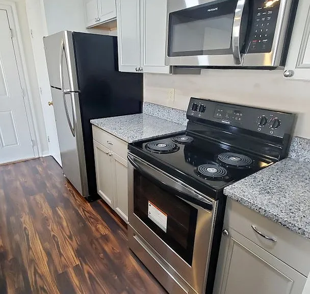 1610 Arlyn Cir #M — Photo 6