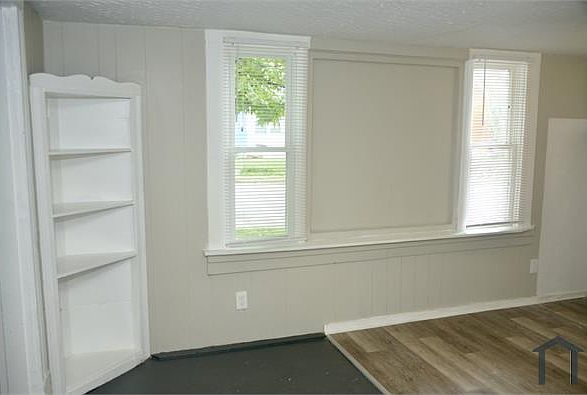 1st image of 411 E 6th St #101