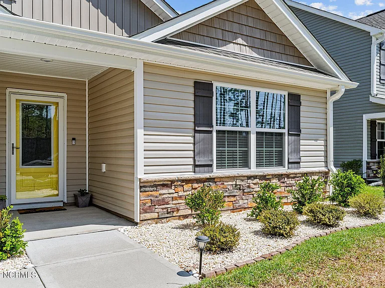 680 Aurora Pl — Photo 2