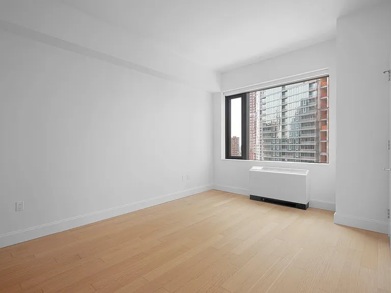 10 City Point #27Q — Photo 3