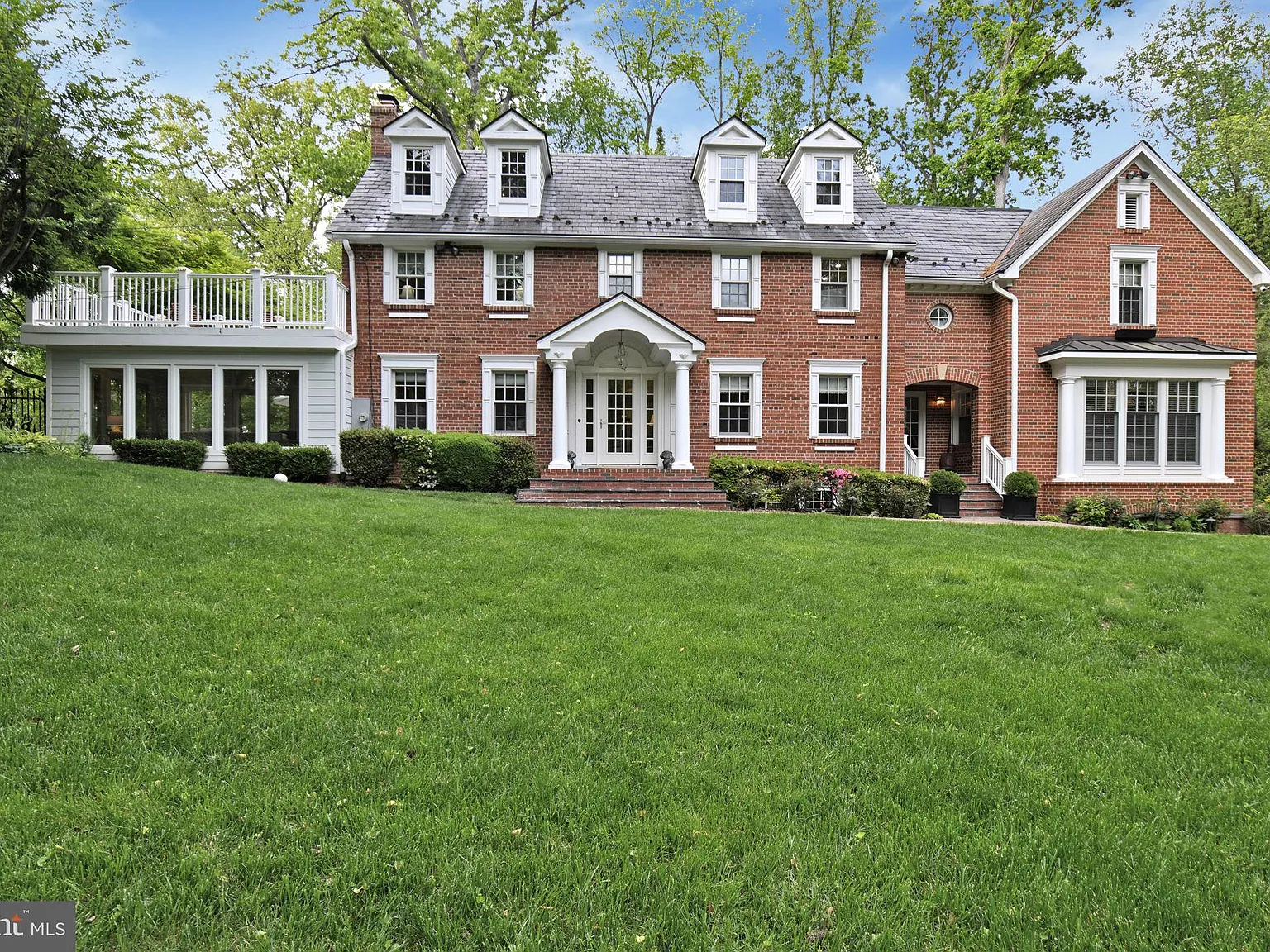 7 bed, 7.0 bath, 6034 sqft, $14,800 — Photo 4