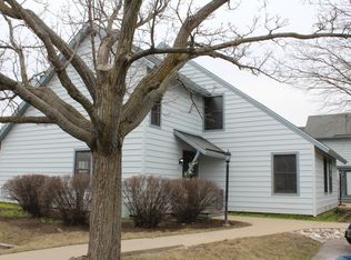 611 Dunham Rd, Gurnee, IL 60031