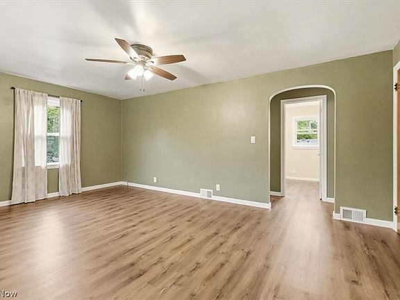 2nd image of 752 Ellis Ave